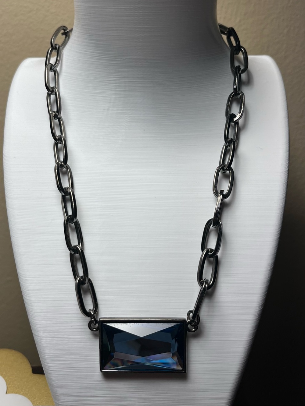 Lia Sophia "Prisma" Necklace choker EUC - Picture 3 of 8
